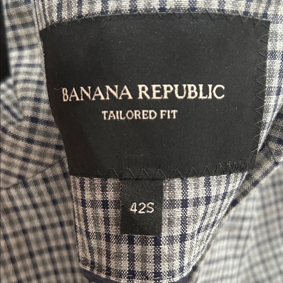 Banana Republic Men's Blue and Gray Check Blazer. Size 42S - Picture 12 of 12